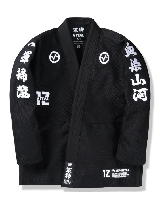Чёрное кимоно для BJJ Vital с белой вышивкой на рукавах